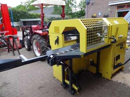 Hydraulische Hout Zaag-, Kloofmachine Regon R1 met PTO koppeling