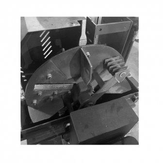 Lumag hakselaar type HC15H-met electrische gestarte Benzine motor en Hydraulische aanvoer.