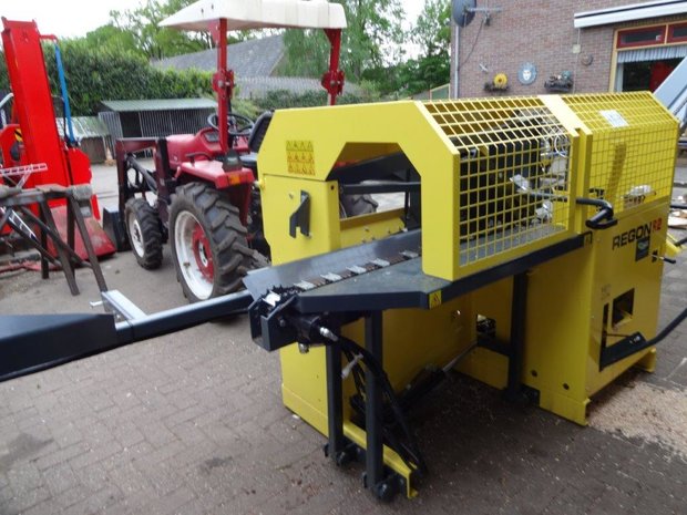 Hydraulische Hout Zaag-, Kloofmachine Regon R2 met PTO koppeling